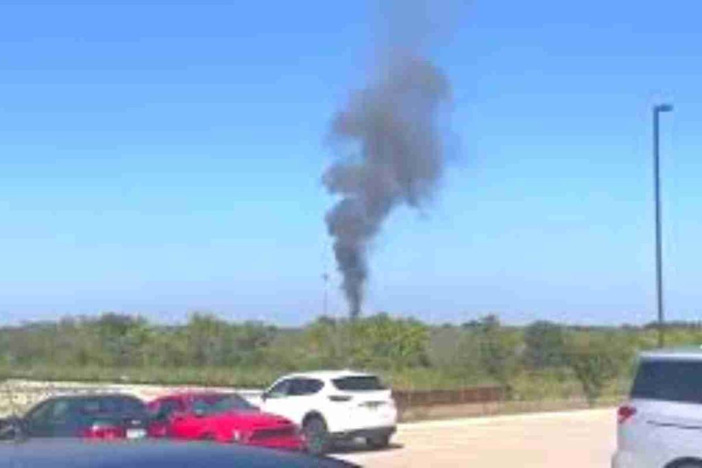 Military Plane Crashes Into Texas Neighborhood (2)